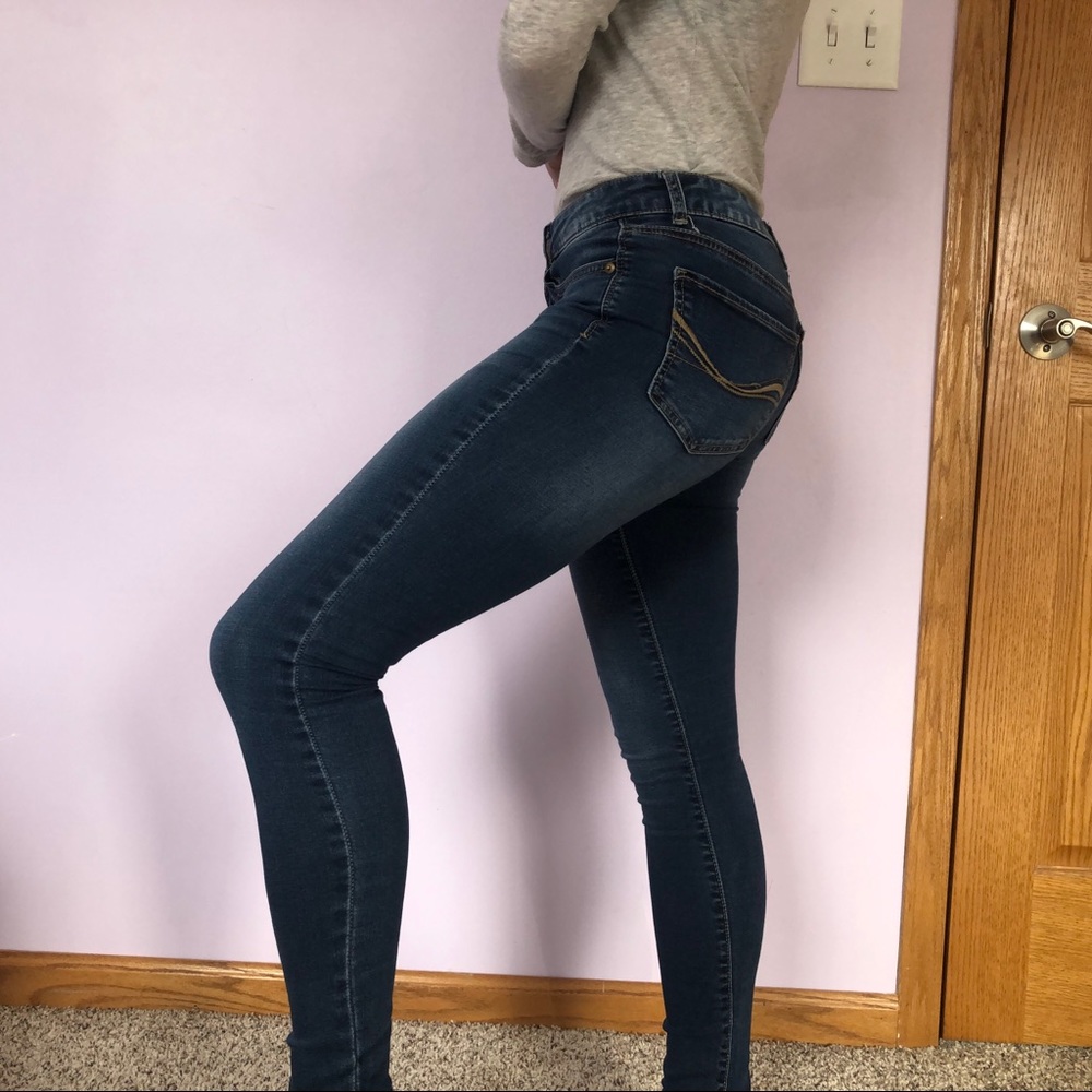 Medium wash skinny jeans